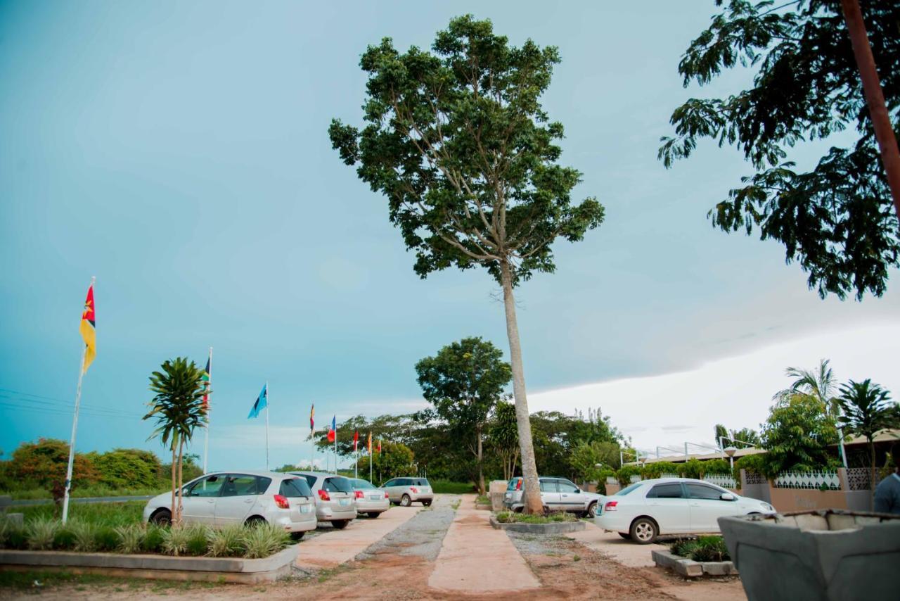 Cafumpe Milpark Hotel المظهر الخارجي الصورة
