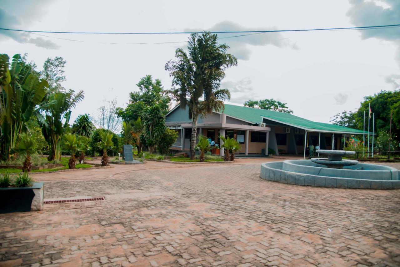 Cafumpe Milpark Hotel المظهر الخارجي الصورة